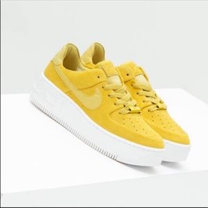 nike sage yellow